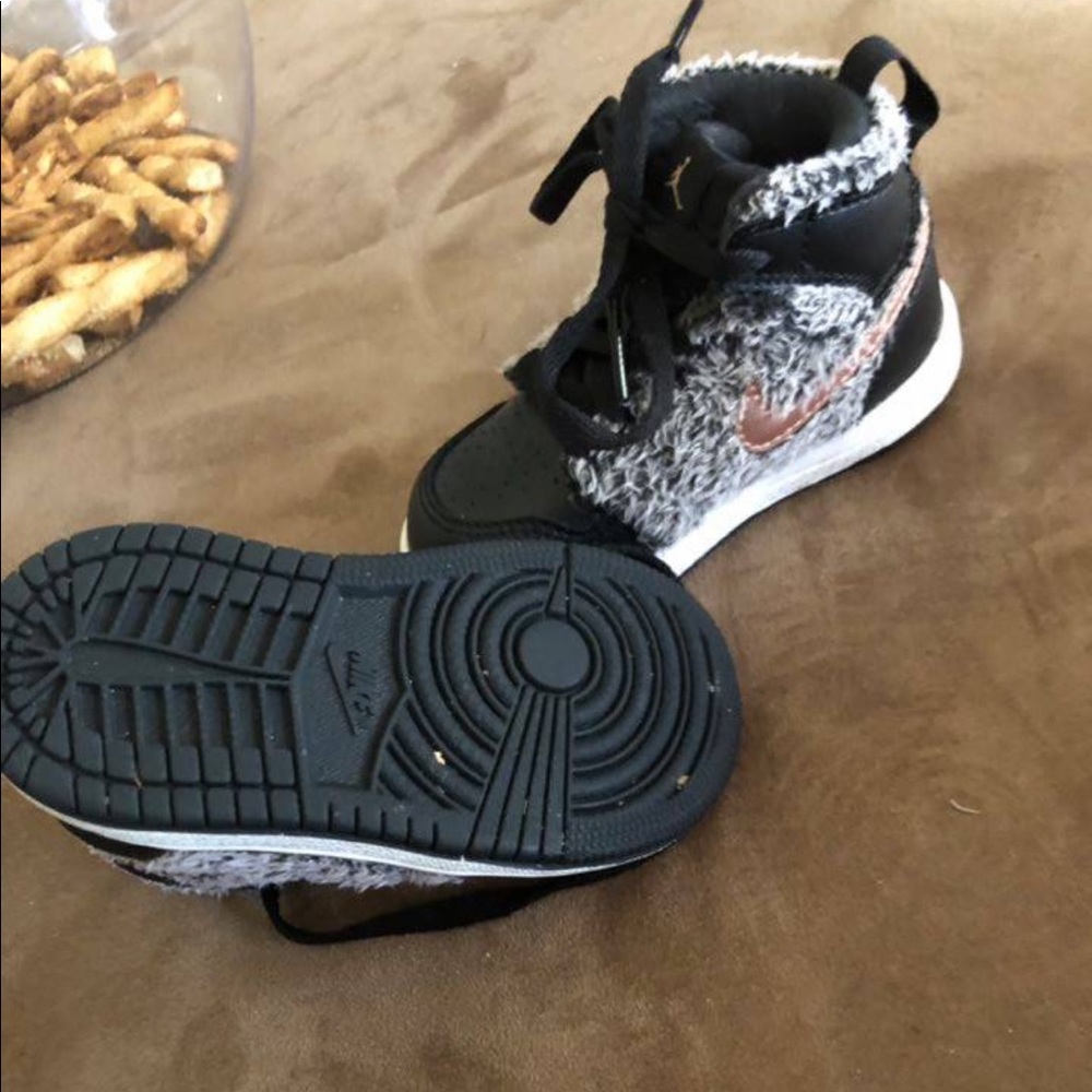 Nike girl tennis shoes